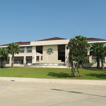 Suwan Golf & Country Club Hotel Nakhon Pathom Exterior photo